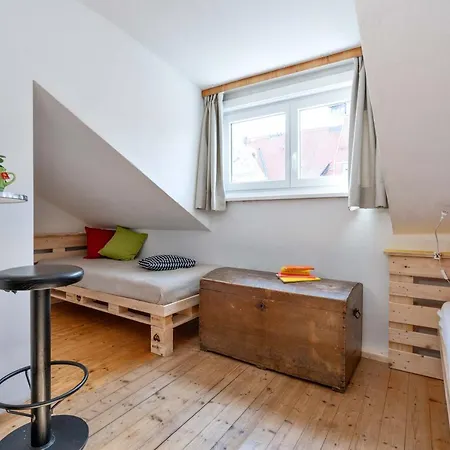 S14 - Rooms & Apartments Apartment *